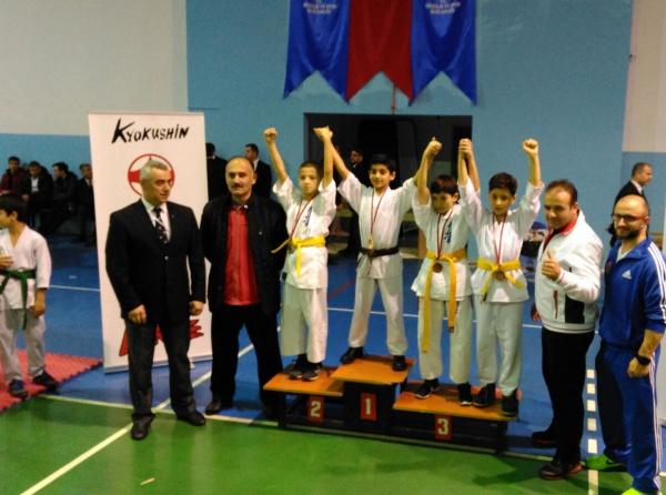 Öğrencimiz Karate Kyokushin Stil Şampiyonası 2017 Bursa - İller Arası - 2008-2009 Doğumlu 35 Kg da Türkiye 2. olmuştur