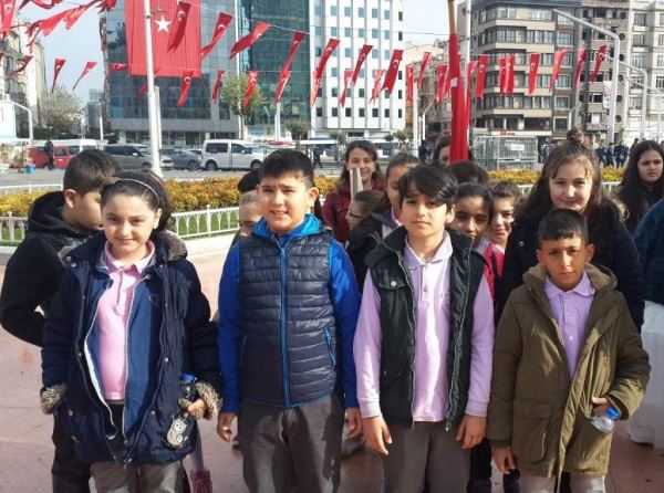 Okulumuz İstanbul İli Taksim Meydanı Anıtı Çelenk Koyma Törenine Katıldı