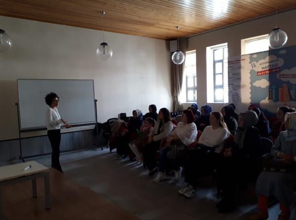 Veli Akademileri Kapsamında Okulumuz Öğretmenlerinden ÖZLEM DURGUN Öğretmenimiz ´´Şiddet´´ Konusunda Seminer Verdi